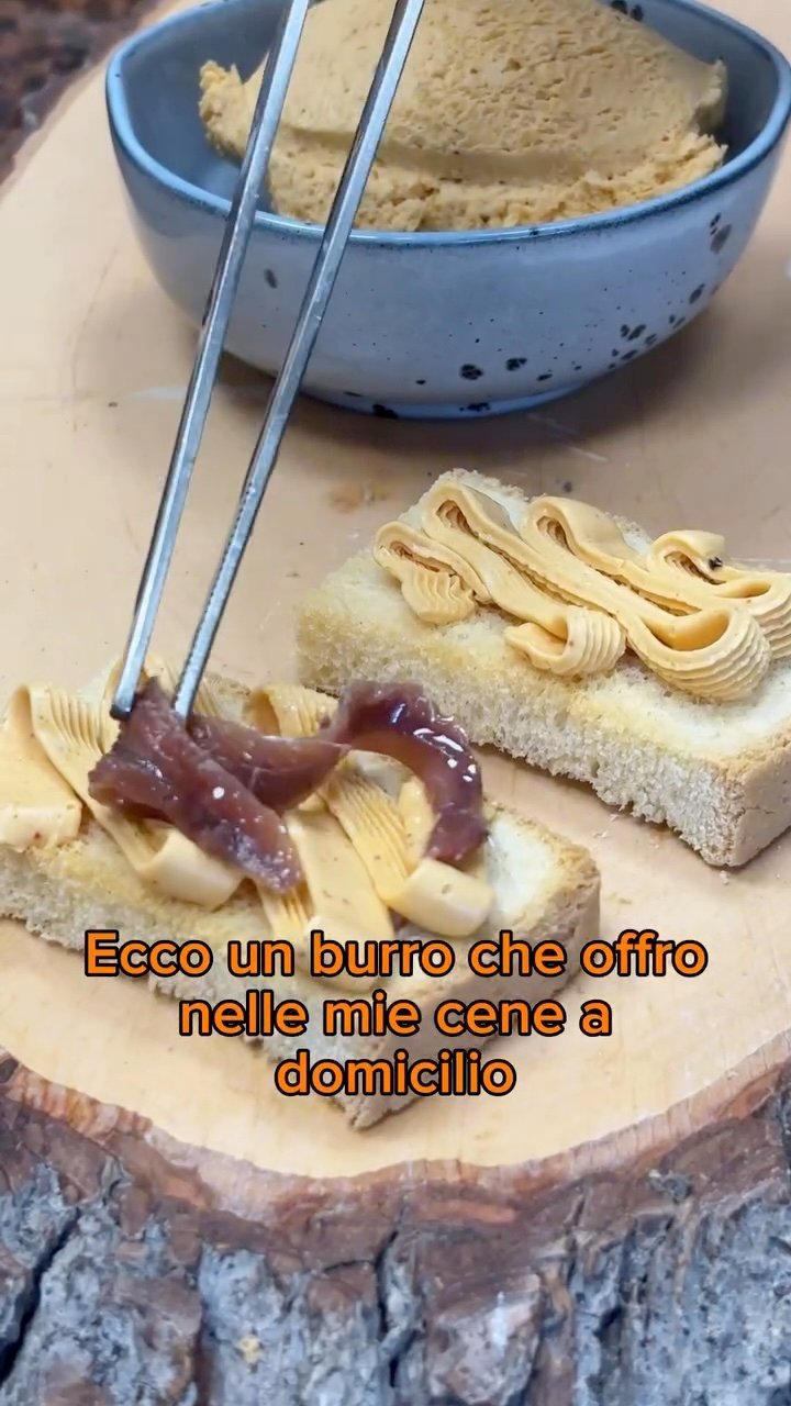 Burro aromatizzato al peperone rosso che offro alle mie cene a domicilio