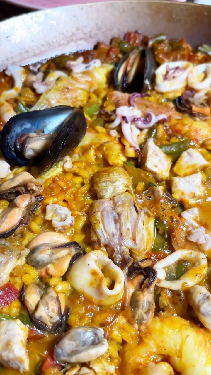 la paella di pesce dello chef a domicilio