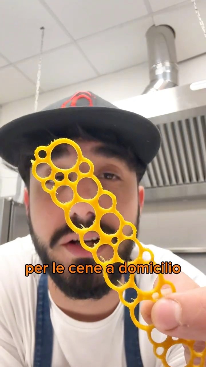 La tuille, una decorazione semplice da preparare alla curcuma per rendere speciali i tuoi piatti come al ristorante