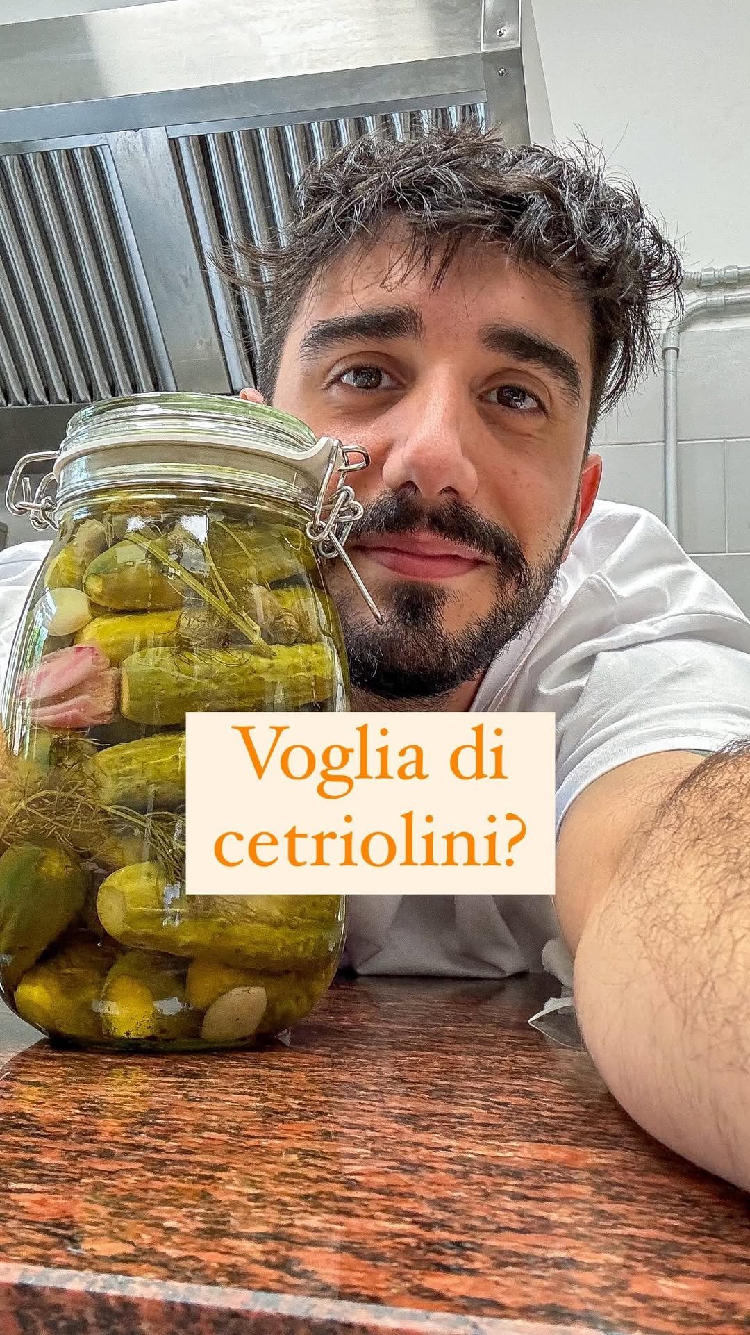 Scopri come preparare cetriolini sottoaceto con la mia ricetta aromatica