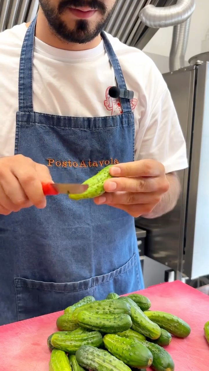 Gli ingredienti indispensabili per preparare cetriolini sottoaceto fatti in casa