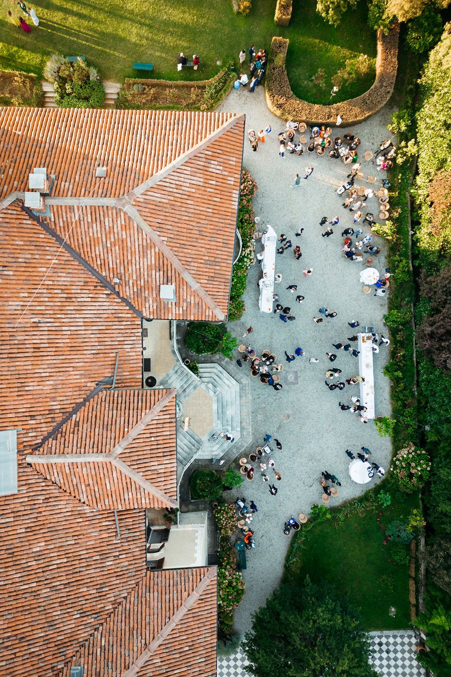 Catering o ristorante per il tuo matrimonio a Torino? Scopri vantaggi, differenze e perché la flessibilità del catering cambia tutto. Guida pratica di Posto@Tavola.