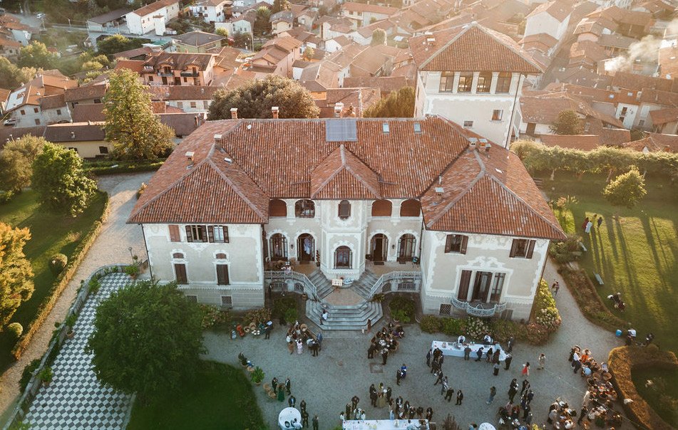Catering o ristorante per il tuo matrimonio a Torino? Scopri vantaggi, differenze e perché la flessibilità del catering cambia tutto. Guida pratica di Posto@Tavola.